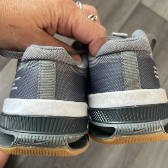 EUC kids Nike Metacon 8 sneakers. Size 4.5 - Picture 5 of 9